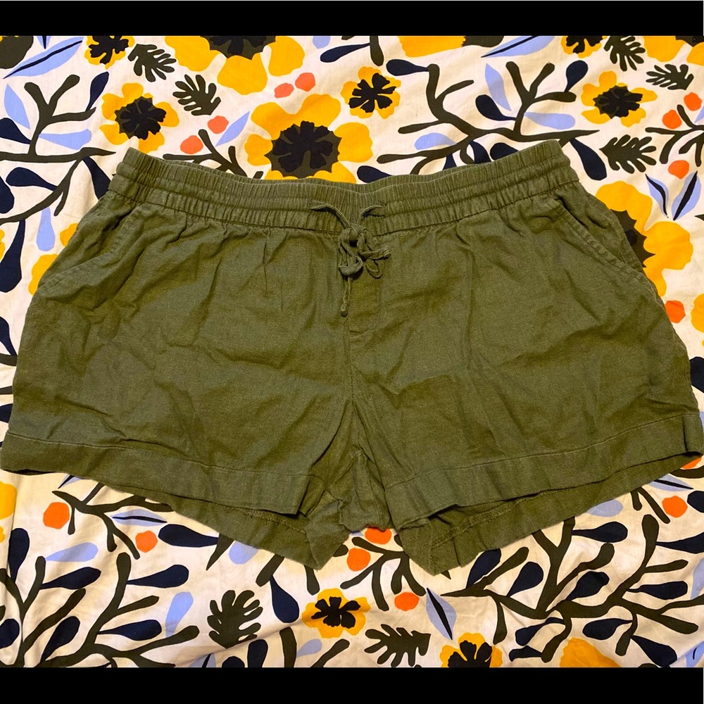 Linen shorts from Old Navy (Large)